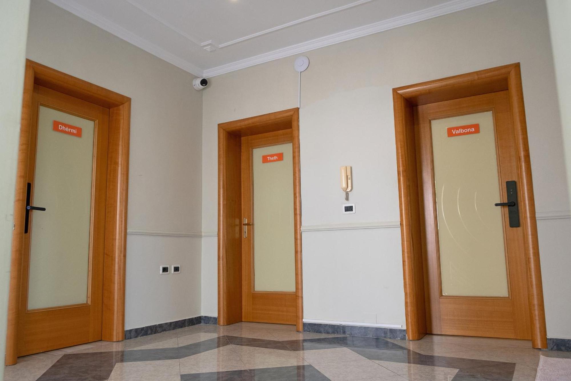 Mandarine Hostel تيرانا المظهر الخارجي الصورة