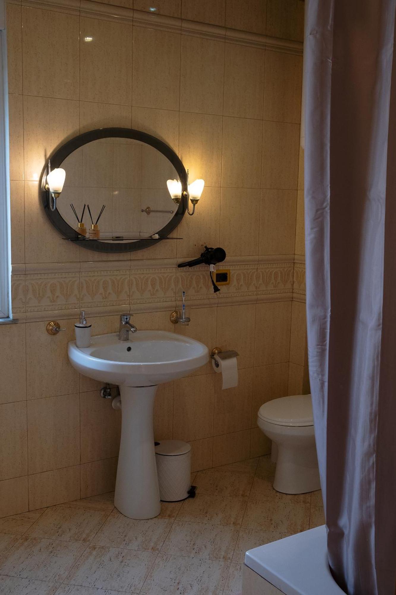 Mandarine Hostel تيرانا المظهر الخارجي الصورة