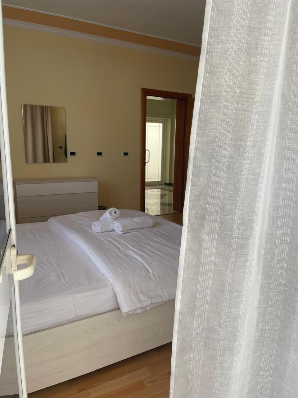 Mandarine Hostel تيرانا المظهر الخارجي الصورة