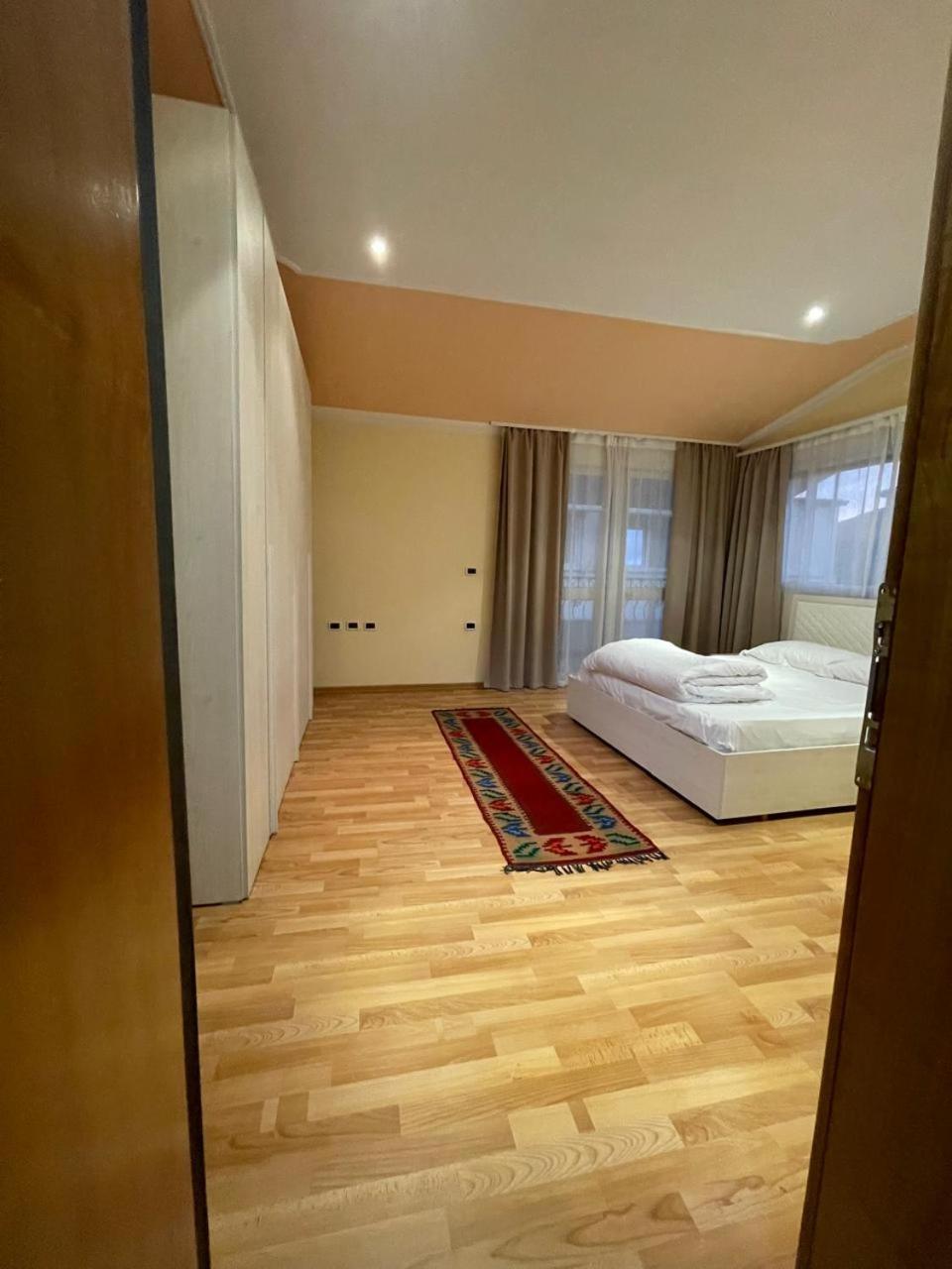 Mandarine Hostel تيرانا المظهر الخارجي الصورة