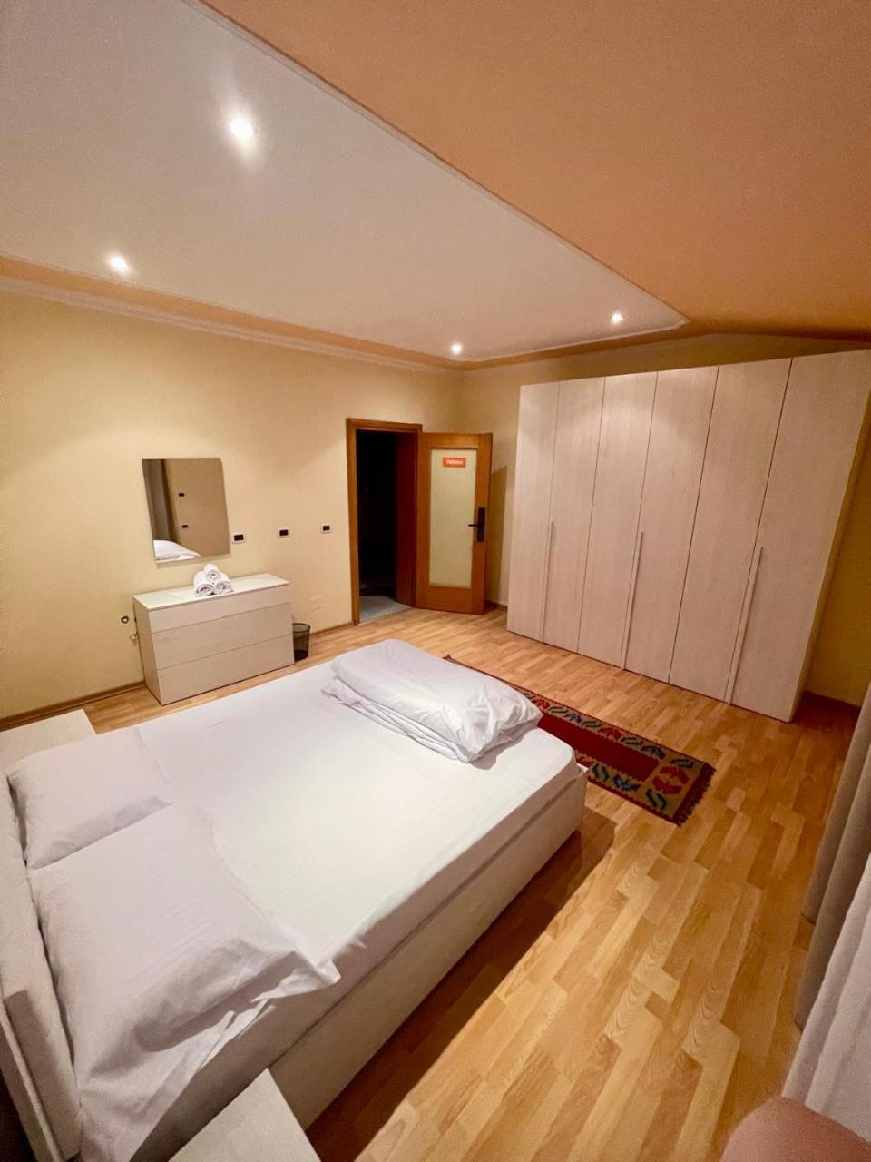 Mandarine Hostel تيرانا المظهر الخارجي الصورة