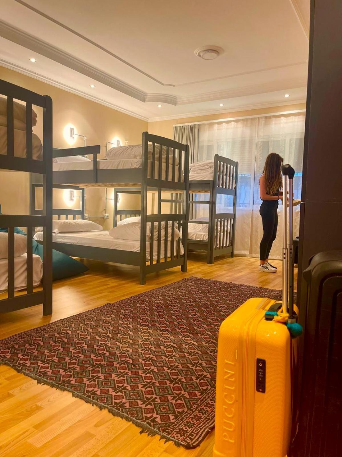 Mandarine Hostel تيرانا المظهر الخارجي الصورة